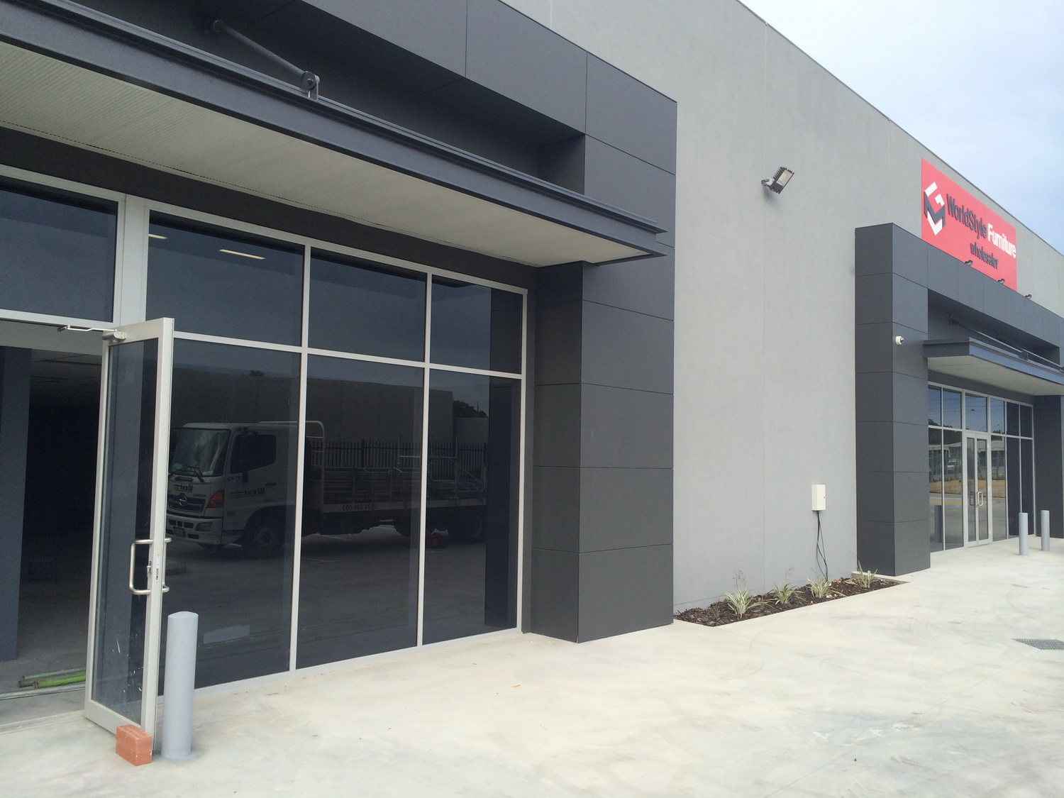 installing tilt up panels